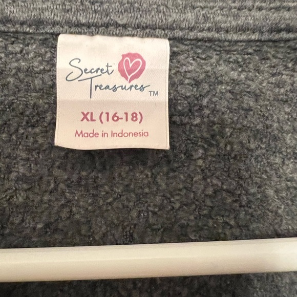 Sweater - Picture 3 of 3